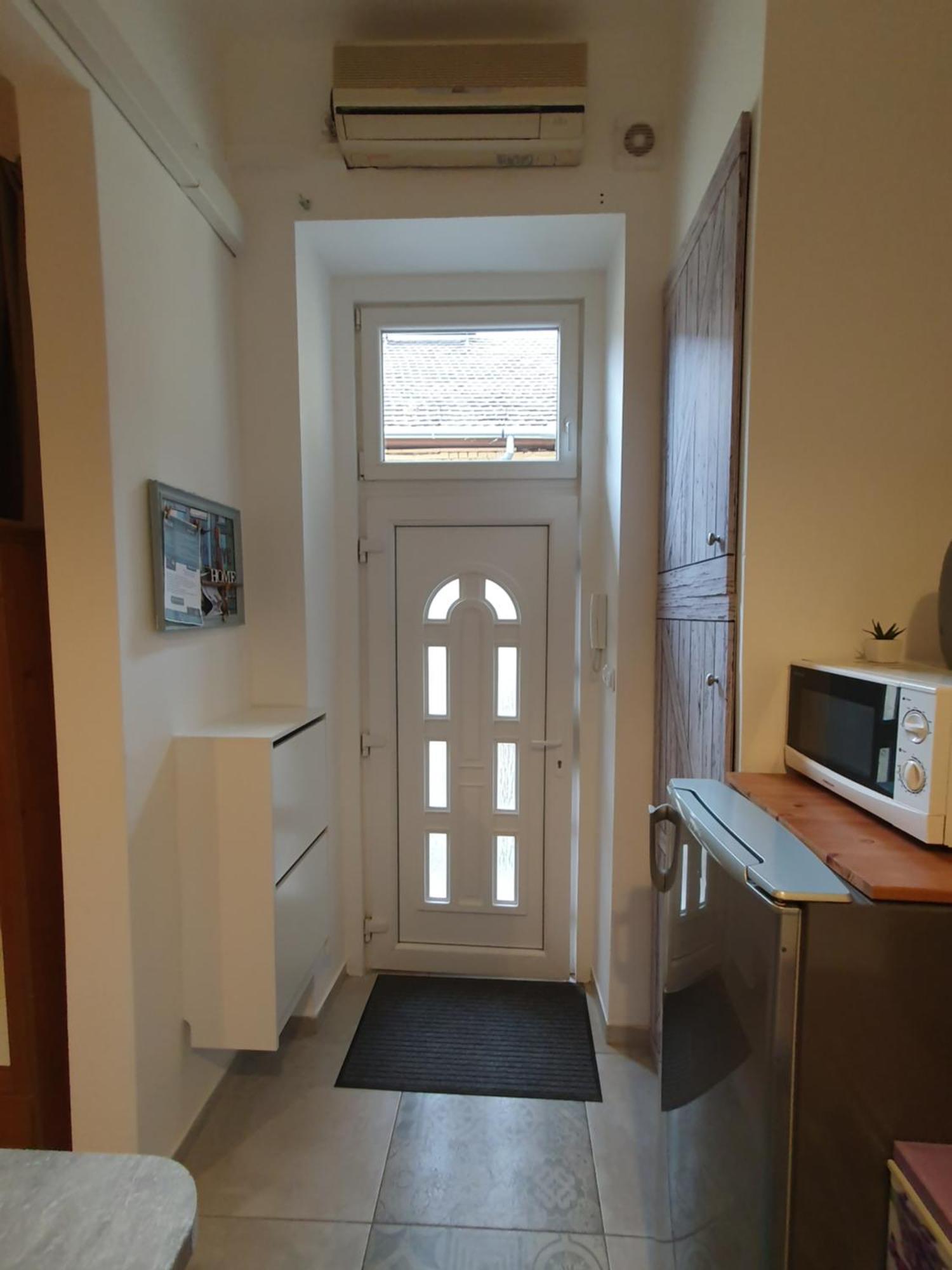 בודפשט Cozy Studio With Air Condition Freshly Renovated מראה חיצוני תמונה